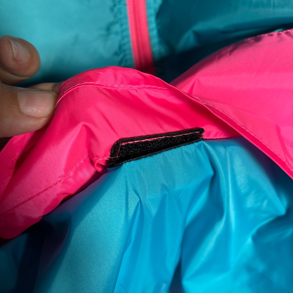 Cotopaxi Women’s Windbreaker Medium Velcro pocket - Picture 5 of 6